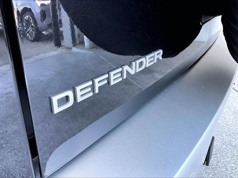 Used 2025 Land Rover Defender 110 S AWD/4WD image 42