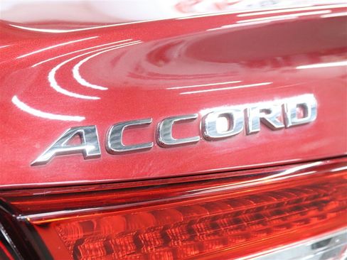 Used 2018 Honda Accord LX image 6
