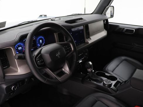 Used 2025 Ford Bronco Outer Banks image 14
