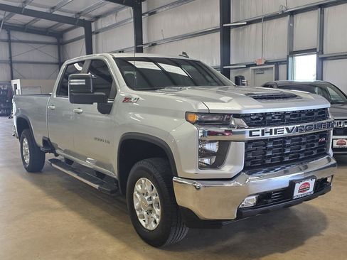 Used 2022 Chevrolet Silverado 2500 LT w/ Convenience Package AWD/4WD image 3