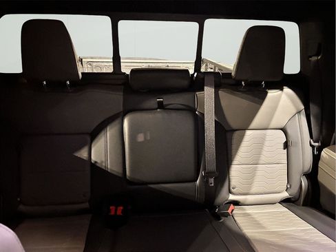 Used 2025 Chevrolet Silverado 2500 ZR2 image 15