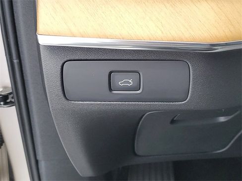 Used 2023 Volvo XC90 B6 Plus w/ Protection Package Premier image 33