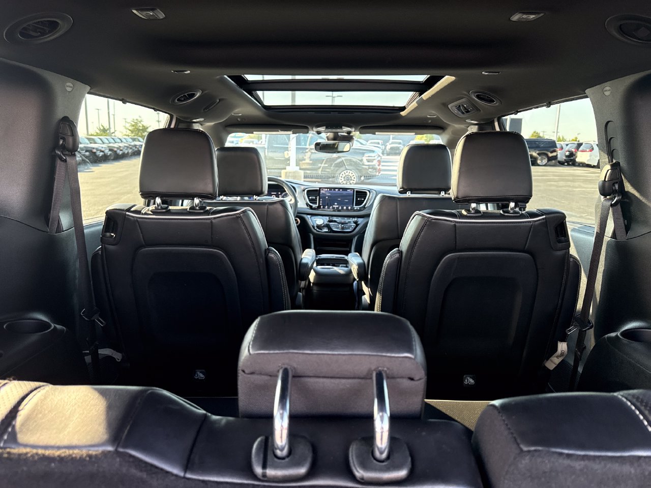 Used 2023 Chrysler Pacifica Limited w/ S Appearance Package AWD/4WD image 9