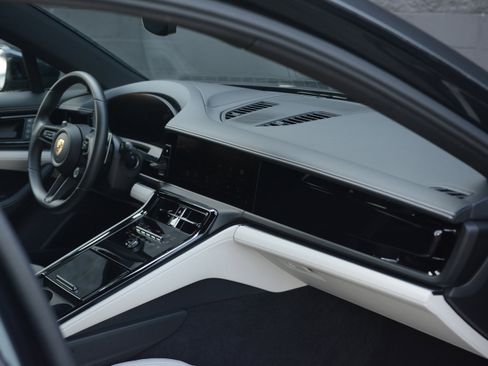 Certified 2024 Porsche Panamera image 27