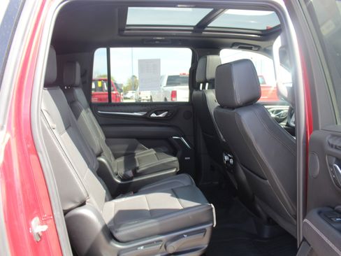 Used 2023 GMC Yukon XL Denali AWD/4WD image 18