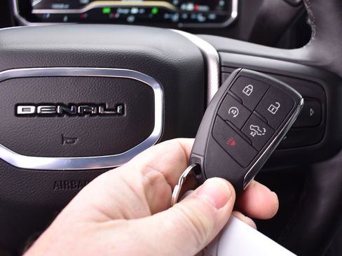 Used 2025 GMC Sierra 2500 Denali image 12