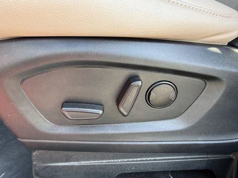 Used 2024 Ford Explorer Limited image 16