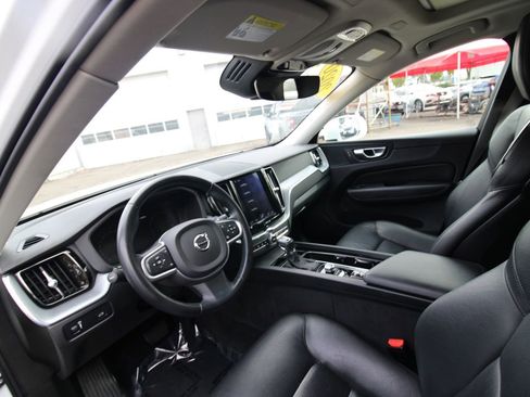 Used 2020 Volvo XC60 T5 Momentum image 11