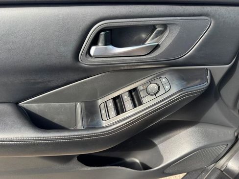 Used 2025 Nissan Rogue SV image 22