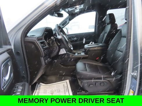 Used 2024 Chevrolet Suburban LT w/ Luxury Package image 18