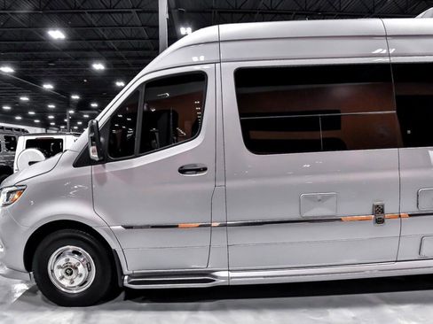 Used 2022 Mercedes-Benz Sprinter 3500 image 3