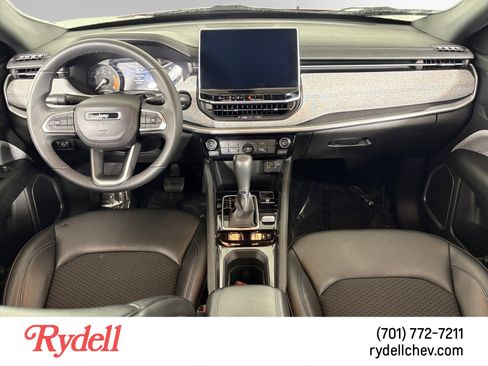 Used 2024 Jeep Compass Latitude image 12