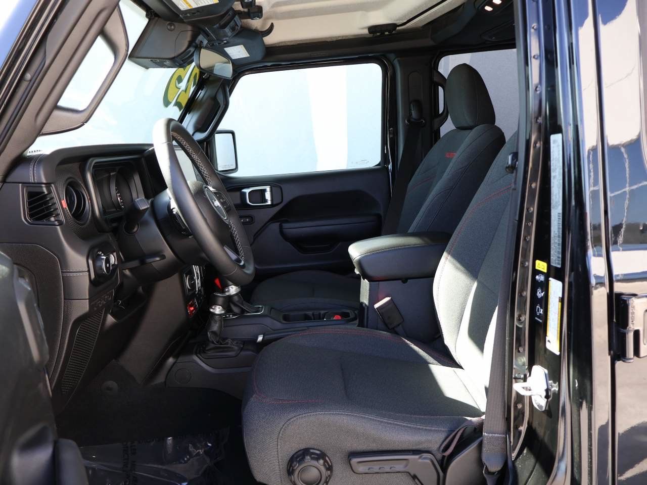 Used 2025 Jeep Wrangler Unlimited Rubicon AWD/4WD image 8
