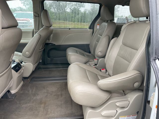 Used 2019 Toyota Sienna XLE FWD image 29