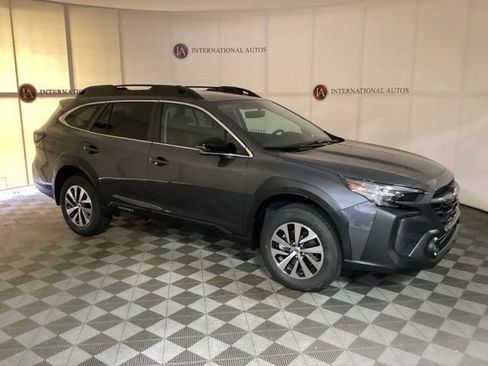 Used 2025 Subaru Outback Premium AWD/4WD image 3