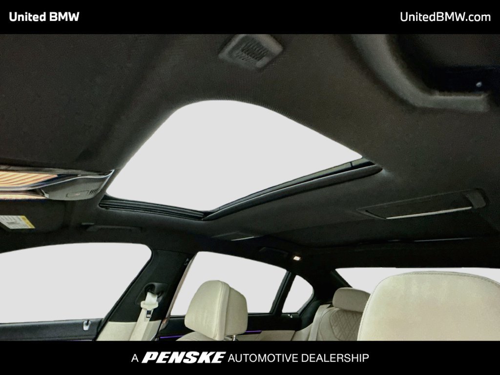 Used 2022 BMW 750i xDrive w/ Executive Package AWD/4WD image 19