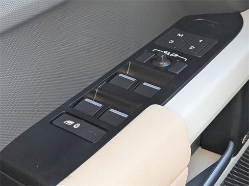 Used 2023 Land Rover Defender 110 SE image 20