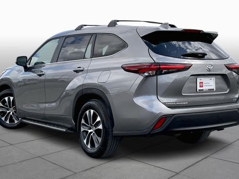 Certified 2025 Toyota Highlander XLE image 11