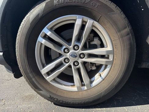 Used 2023 Ford Explorer XLT w/ Equipment Group 202A RWD image 7