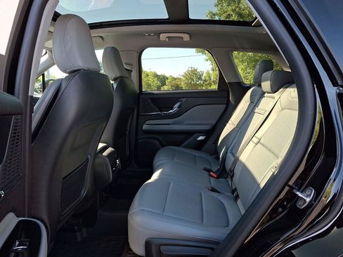 Used 2021 Lincoln Corsair FWD w/ Premium Package image 10