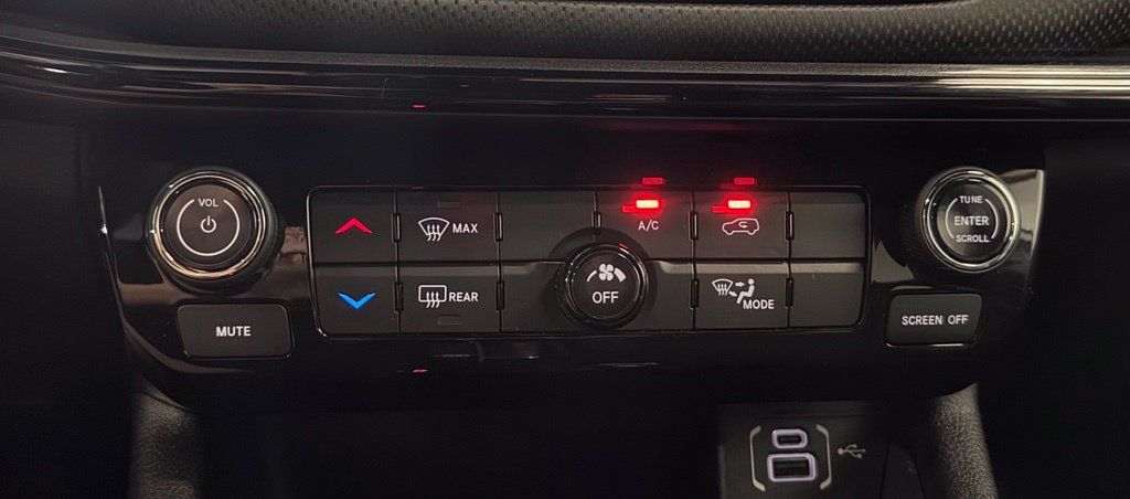 Used 2023 Jeep Compass Latitude AWD/4WD image 18