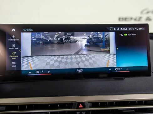 Used 2023 BMW iX xDrive50 w/ Sport Package image 31