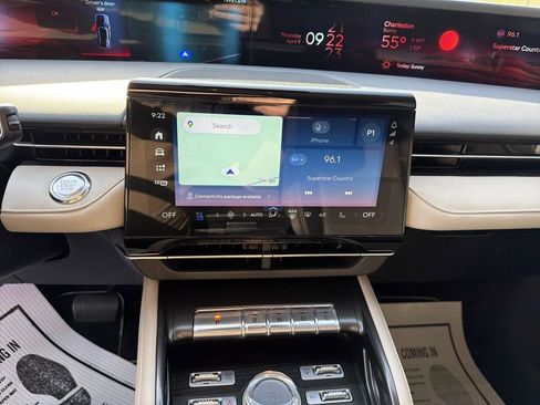 Used 2024 Lincoln Nautilus Reserve image 19