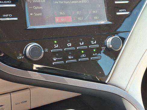 Used 2018 Toyota Camry LE w/ Convenience Package FWD image 15