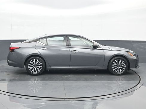 Used 2024 Nissan Altima 2.5 SV image 7