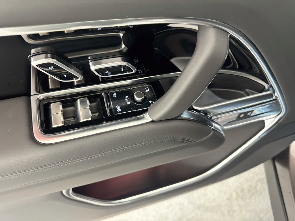 New 2026 Land Rover Range Rover SE AWD/4WD image 18