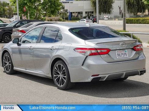 Used 2019 Toyota Camry SE FWD image 11