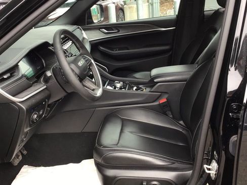 Used 2024 Jeep Grand Cherokee Limited 4xe image 8