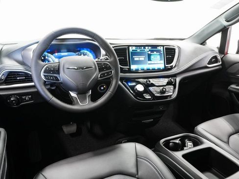 New 2026 Chrysler Pacifica Select image 18