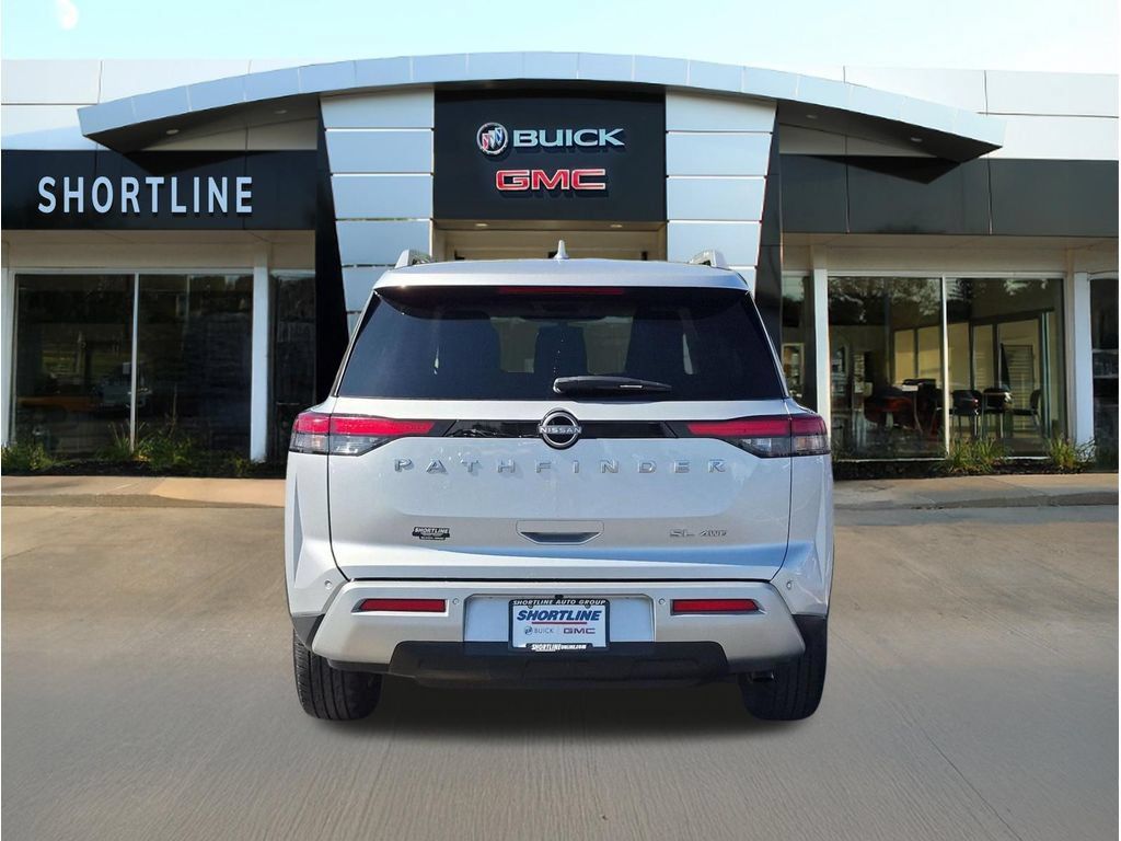 Used 2025 Nissan Pathfinder SL AWD/4WD image 4