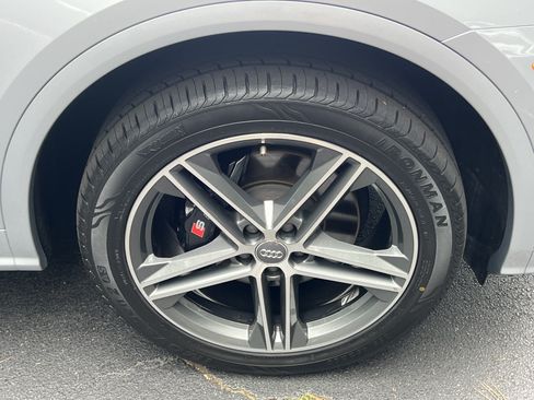 Used 2019 Audi SQ5 Premium Plus w/ Premium Plus Package AWD/4WD image 16