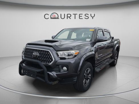 Used 2019 Toyota Tacoma TRD Sport image 1