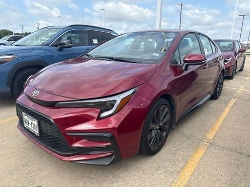 Used 2025 Toyota Corolla SE w/ SE Premium Package FWD image 2