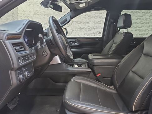 Used 2023 Chevrolet Suburban Premier image 23