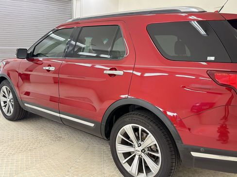 Used 2018 Ford Explorer Limited w/ Equipment Group 301A FWD image 3