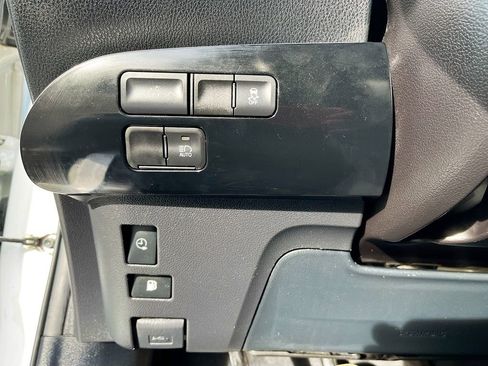 Used 2019 Toyota Prius Prime Plus image 10