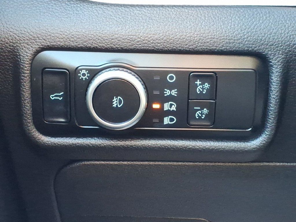 Used 2023 Ford Explorer XLT w/ Equipment Group 202A AWD/4WD image 15