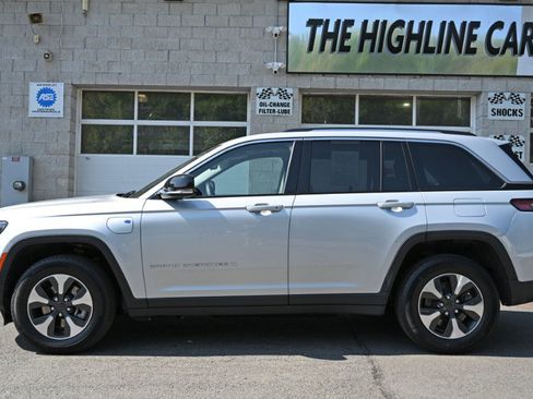Used 2023 Jeep Grand Cherokee 4WD 4xe image 4