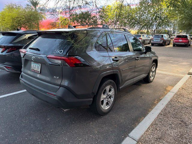 Used 2019 Toyota RAV4 XLE w/ Convenience Package FWD image 3