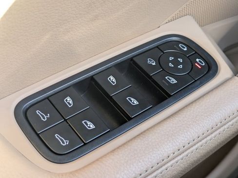 Used 2023 Porsche Cayenne Base image 20