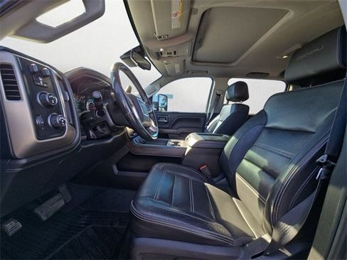 Used 2019 GMC Sierra 2500 Denali w/ Duramax Plus Package image 9