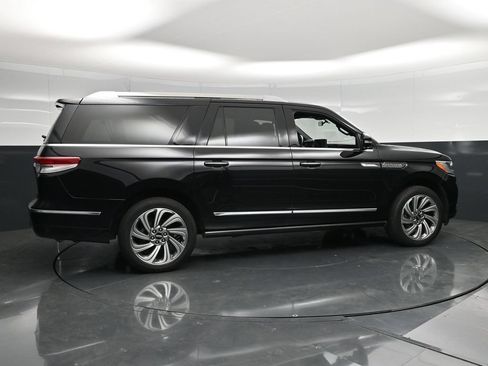 Used 2022 Lincoln Navigator L Reserve AWD/4WD image 4