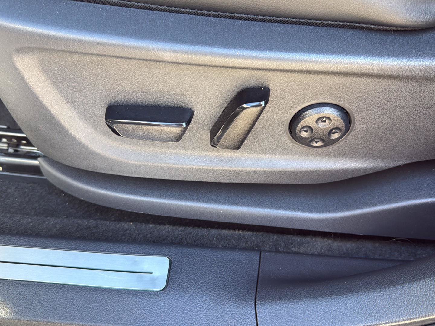 Certified 2024 Nissan Ariya AWD image 14