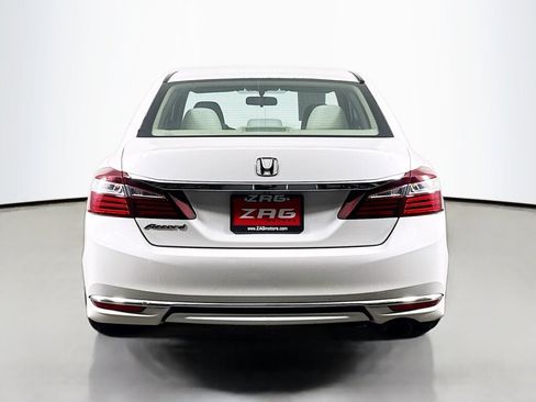 Used 2017 Honda Accord LX image 4