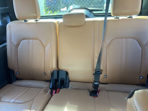 Used 2023 Ford Expedition Platinum image 14