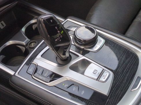 Used 2018 BMW 750i xDrive w/ Executive Package image 23